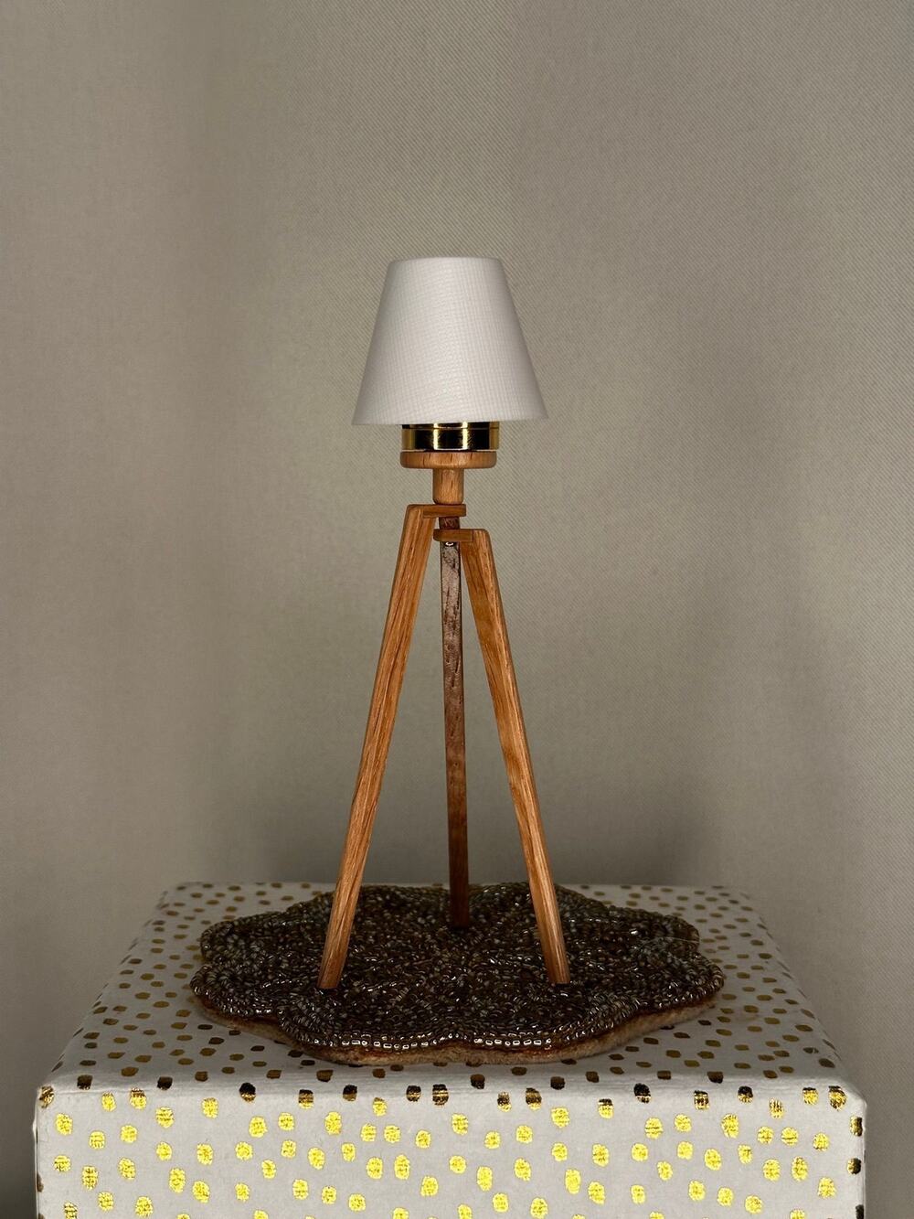 Dollhouse Tripod lamp